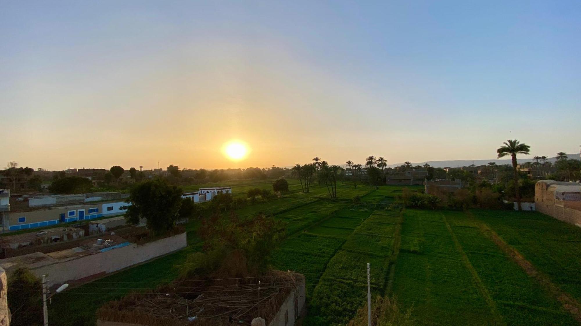 Villa Sun Wing - Guest House Luxor Bagian luar foto